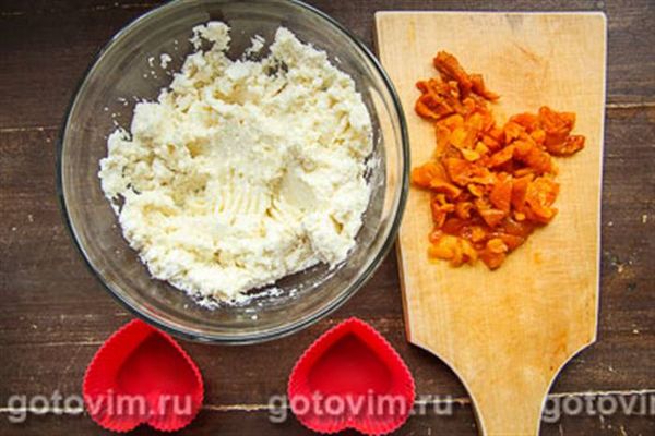 Домашні сирні глазуровані сирки з курагою, Крок 02