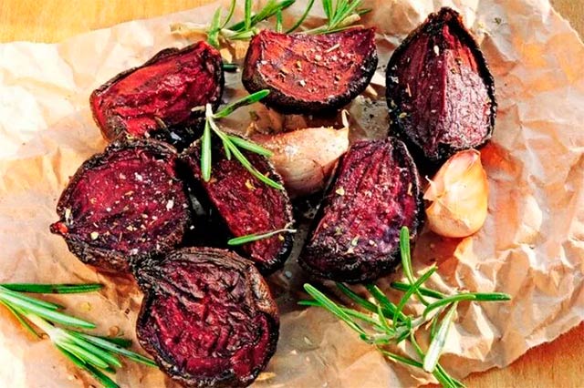 Чим корисний запечений буряк та як його приготувати