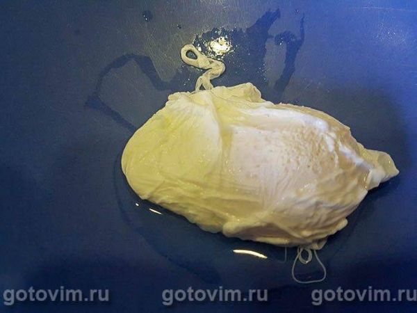 Паста із сьомгою, шавлією, вершками та яйцем-пашот, Крок 03