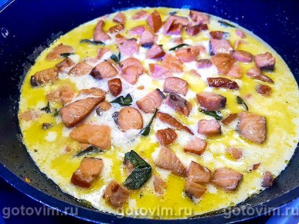 Паста з сьомгою, шавлією, вершками та яйцем-пашот, Крок 06