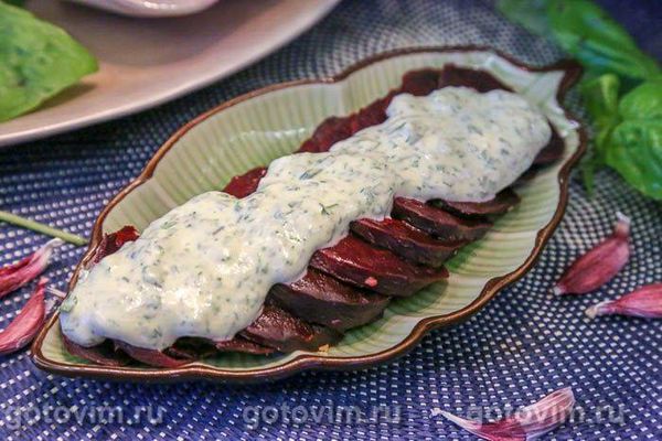 Печений буряк із соусом ранч. Фотографія рецепта