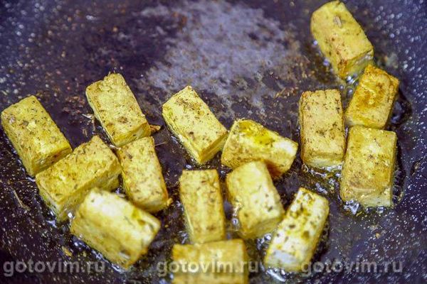 Салат зі смаженим тофу, оливками та помідорами чері, Крок 03